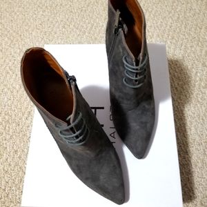 NWOT Halston Designer Shoe